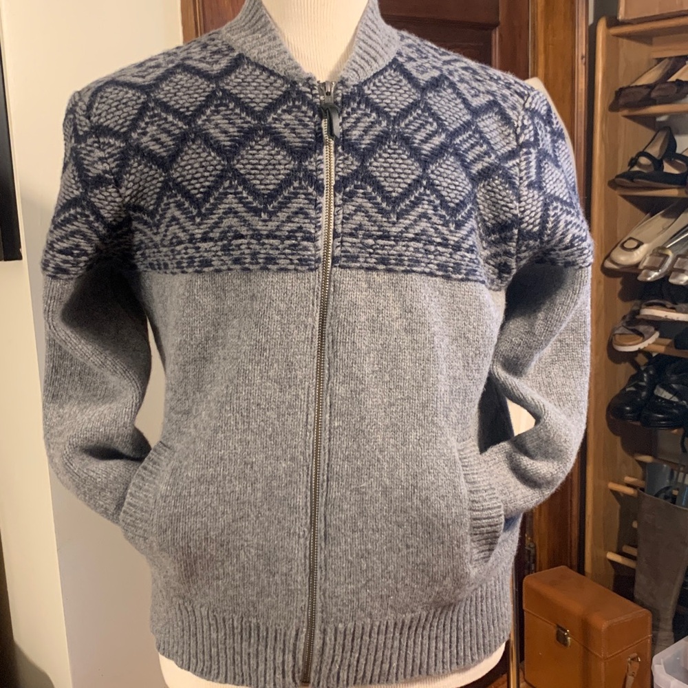 PENDLETON WOOL ZIP FRONT SWEATER WITH NAVY BLUE NORDIC SCANDINAVIAN MOTIF - Picture 2 of 14